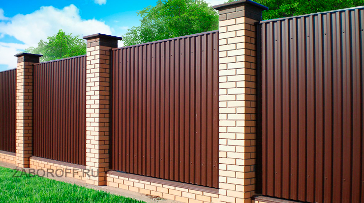 Секционный забор из двухстороннего профнастила на ленточном фундаменте