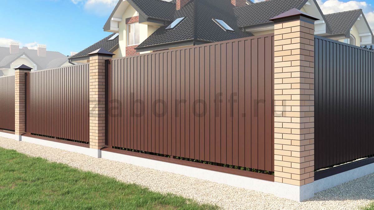 Забор из профнастила с кирпичными столбами под ключ