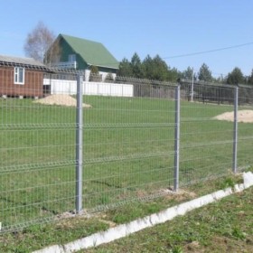 Забор из сетчатых панелей