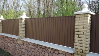 Заборы на ленточном фундаменте