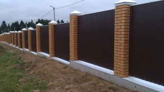 Заборы на ленточном фундаменте