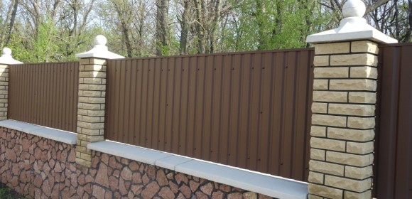 Заборы на ленточном фундаменте