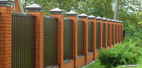 Заборы на ленточном фундаменте