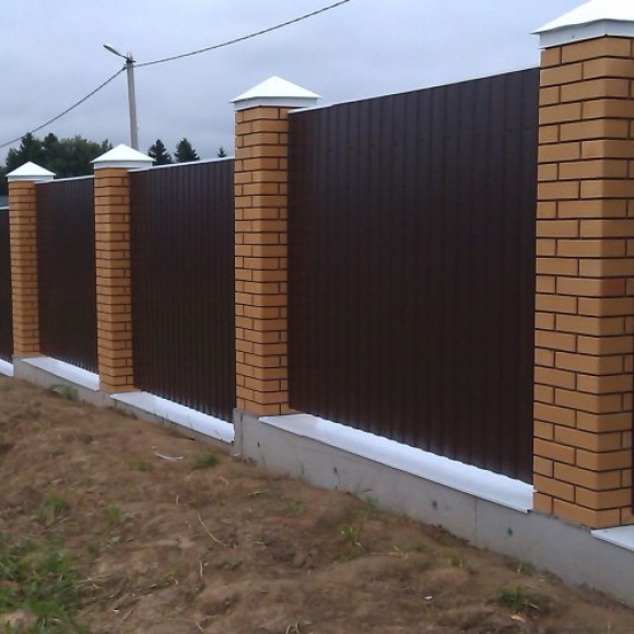 Заборы на ленточном фундаменте