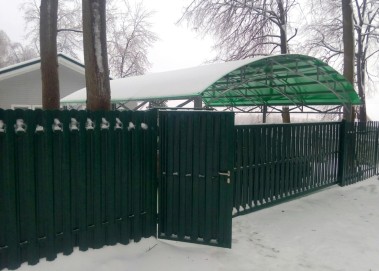 Как выбрать забор и не пожалеть после первой зимы: гид по выживанию в Подмосковье?