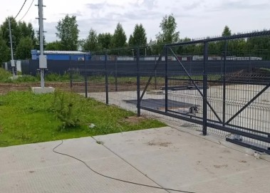 Почему высокий забор может судебным обернуться иском