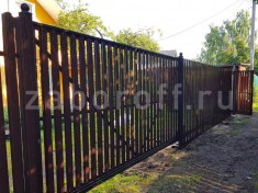 Забор из двухстороннего штакетника с откатными воротами ОПТИМА