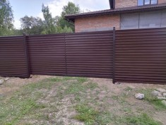 Откатные ворота из профнастила горизонтальная обшивка механические на в/с