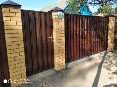 Распашные ворота из евроштакетника с обшивкой ШАХМАТКА (одинарная рамка)