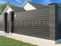 Горизонтальный забор из профнастила с кирпичными столбами под ключ