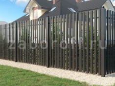 Забор из евроштакетника c металлическими столбами ПРЕМИУМ Забор из евроштакетника c металлическими столбами ПРЕМИУМ