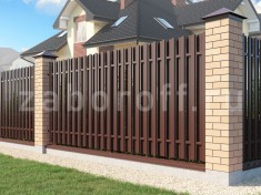 Забор из евроштакетника шахматка с кирпичными столбами ПРЕМИУМ