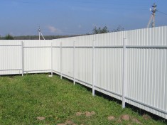 Забор из профнастила для участка 8 соток купить с установкой в Москве