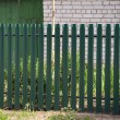 Забор из М-образного металлического штакетника