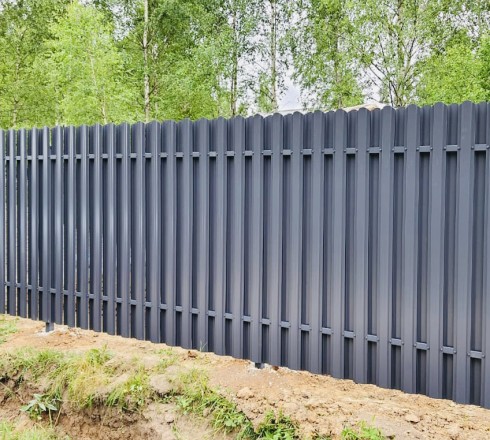 Забор серый графит (RAL 7024) двухсторонний из евроштакетника