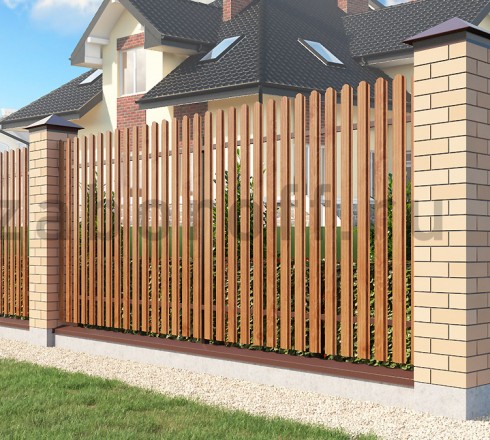 Забор из штакетника на фундаменте под дерево с кирпичными столбами