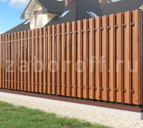 Забор из евроштакетника шахматка под дерево на фундаменте 250х400 мм