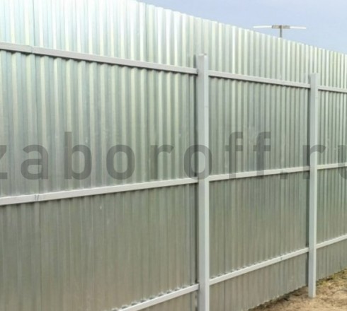 Забор из оцинкованного профнастила