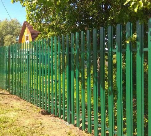 Забор из евроштакетника