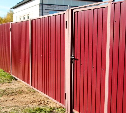 Распашные ворота из профнастила в раме (высота 2 м)