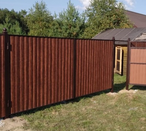 Распашные ворота из профнастила (высота 2 м)