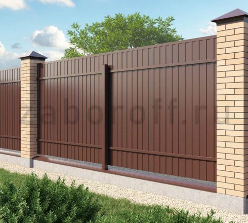 Забор из двухстороннего профнастила с кирпичными столбами