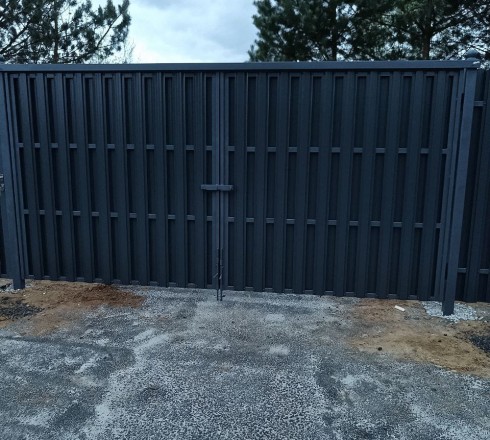 Распашные ворота с обшивкой штакетником ШАХМАТКА (двойная рамка)