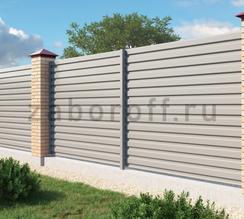 Забор из профнастила горизонтальный  с кирпичными столбами