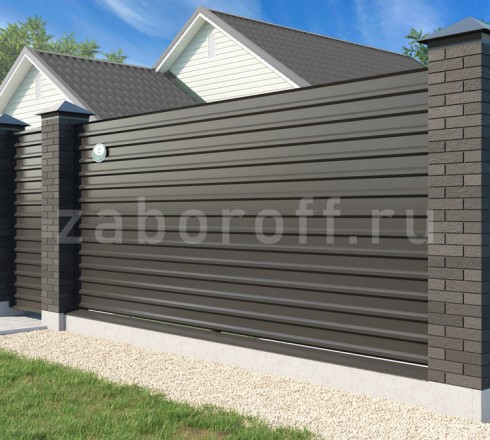 Горизонтальный забор из профнастила с кирпичными столбами под ключ