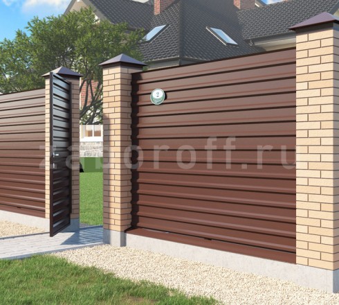 Горизонтальный забор из профнастила с кирпичными столбами с монтажом