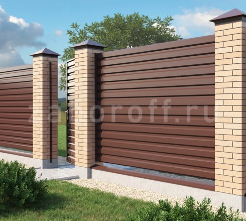 Горизонтальный забор из профнастила с кирпичными столбами с монтажом