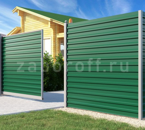 Горизонтальный забор из профнастила с откатными воротами недорогой