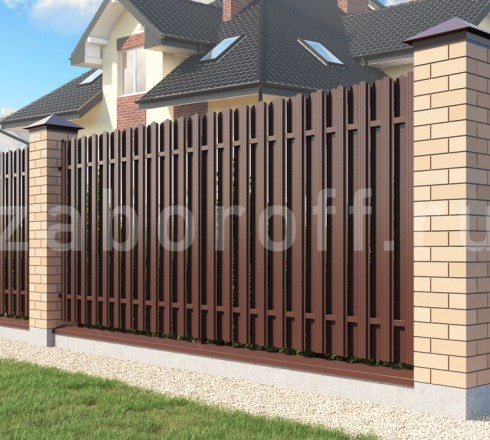 Забор из евроштакетника шахматка с кирпичными столбами ПРЕМИУМ