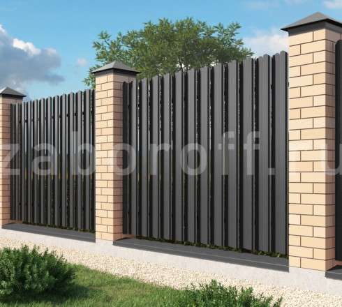 Забор из евроштакетника шахматка с кирпичными столбами на фундаменте 380х400 ПРЕМИУМ+