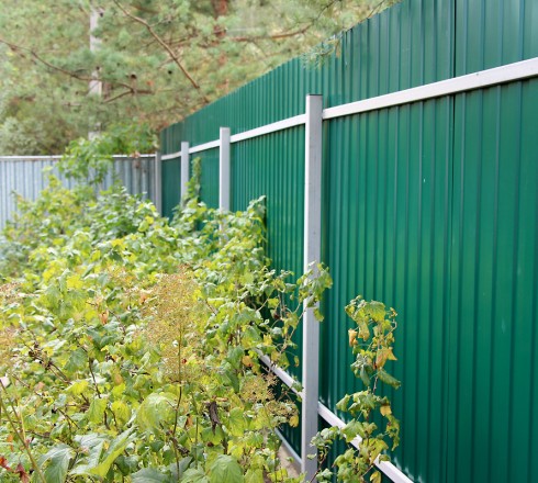 Забор из профнастила на 10 соток