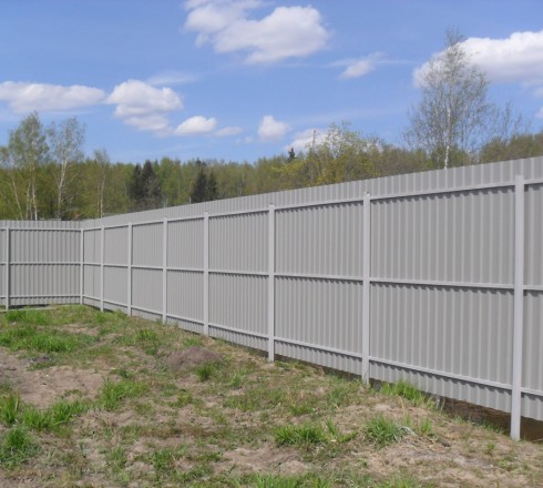 Забор из профнастила 2,2 м высотой