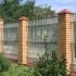 Заборы из металлического штакетника